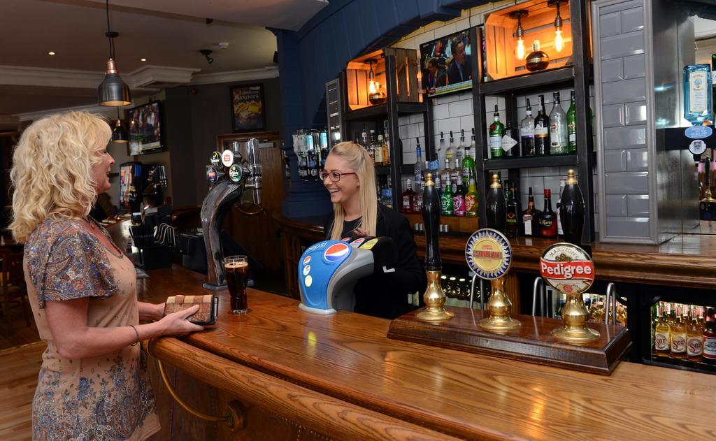 Wynnstay Arms, Wrexham By Marston'S Inns Exterior foto